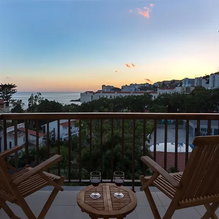 Sunset Terrace Ocean Cliff Pool * Funchal (Madeira)